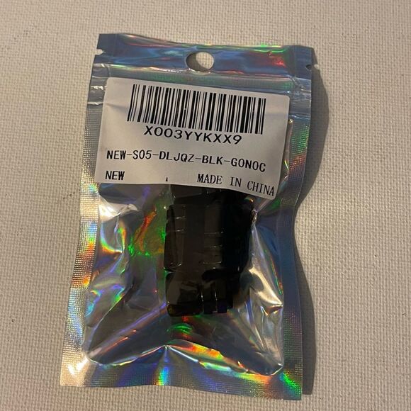 GMC Logo valve Stem caps in Black set of 4 NWT - Picture 4 of 4